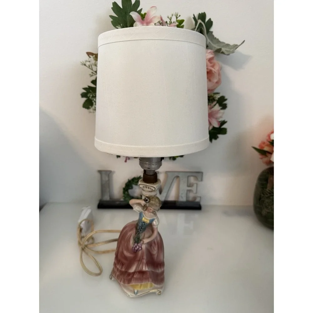 Vintage Victorian Figural Boudoir Lamp 10